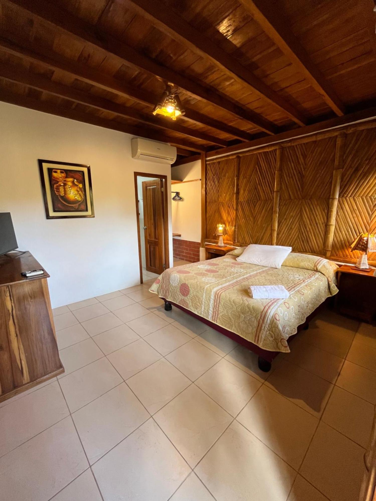 Victor Hugo Hotel Puerto López Buitenkant foto